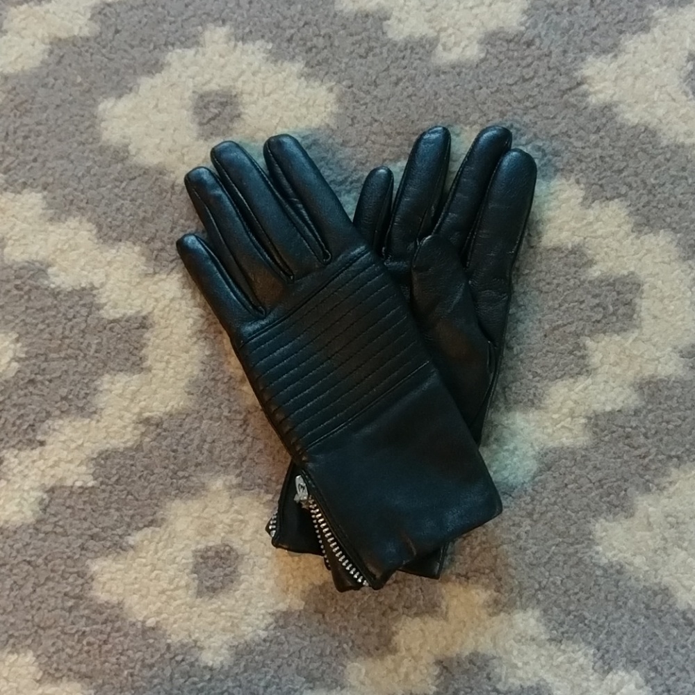 Gap leather moto style gloves